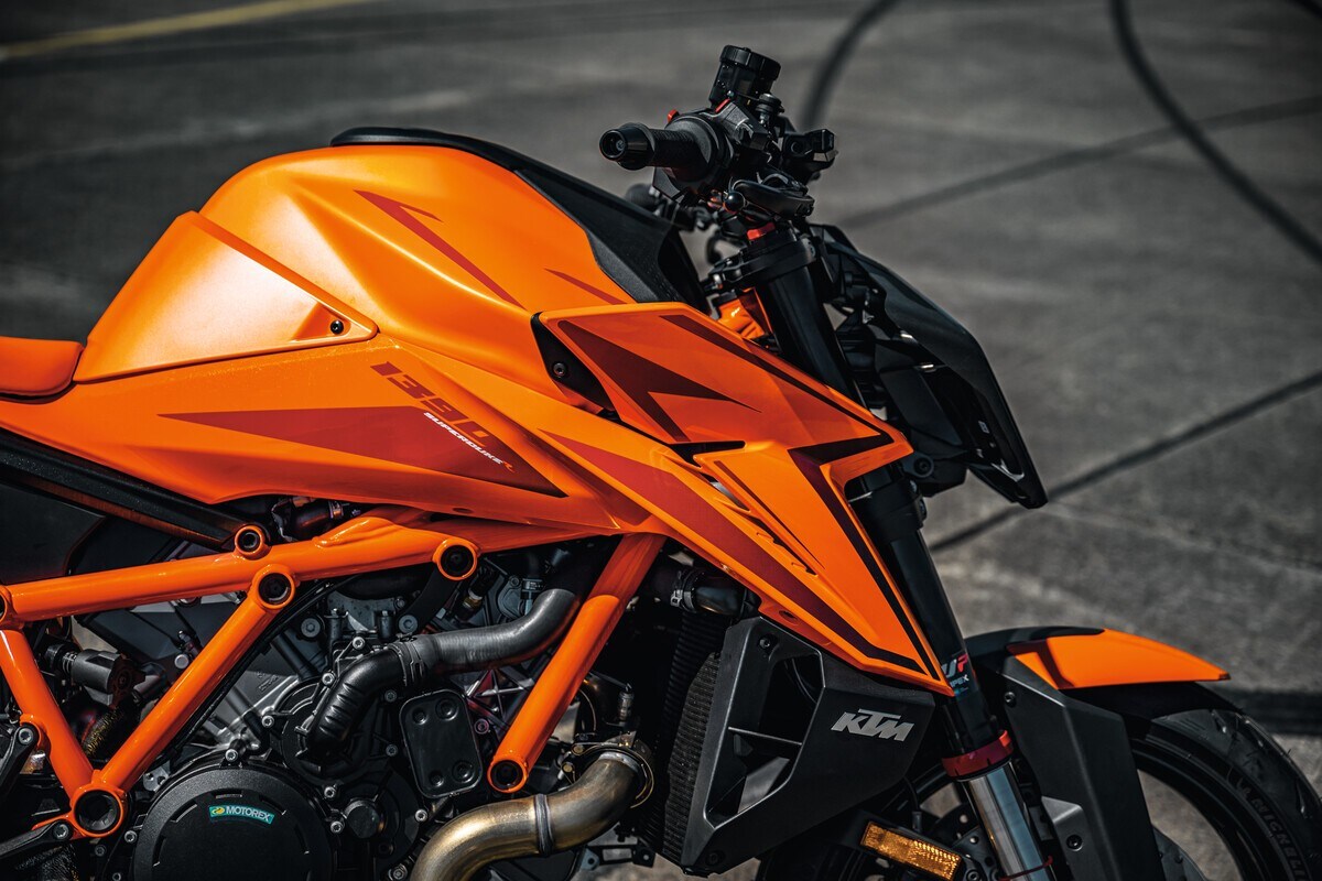 KTM 1390 SUPER DUKE: la "Bestia" cresce ancora